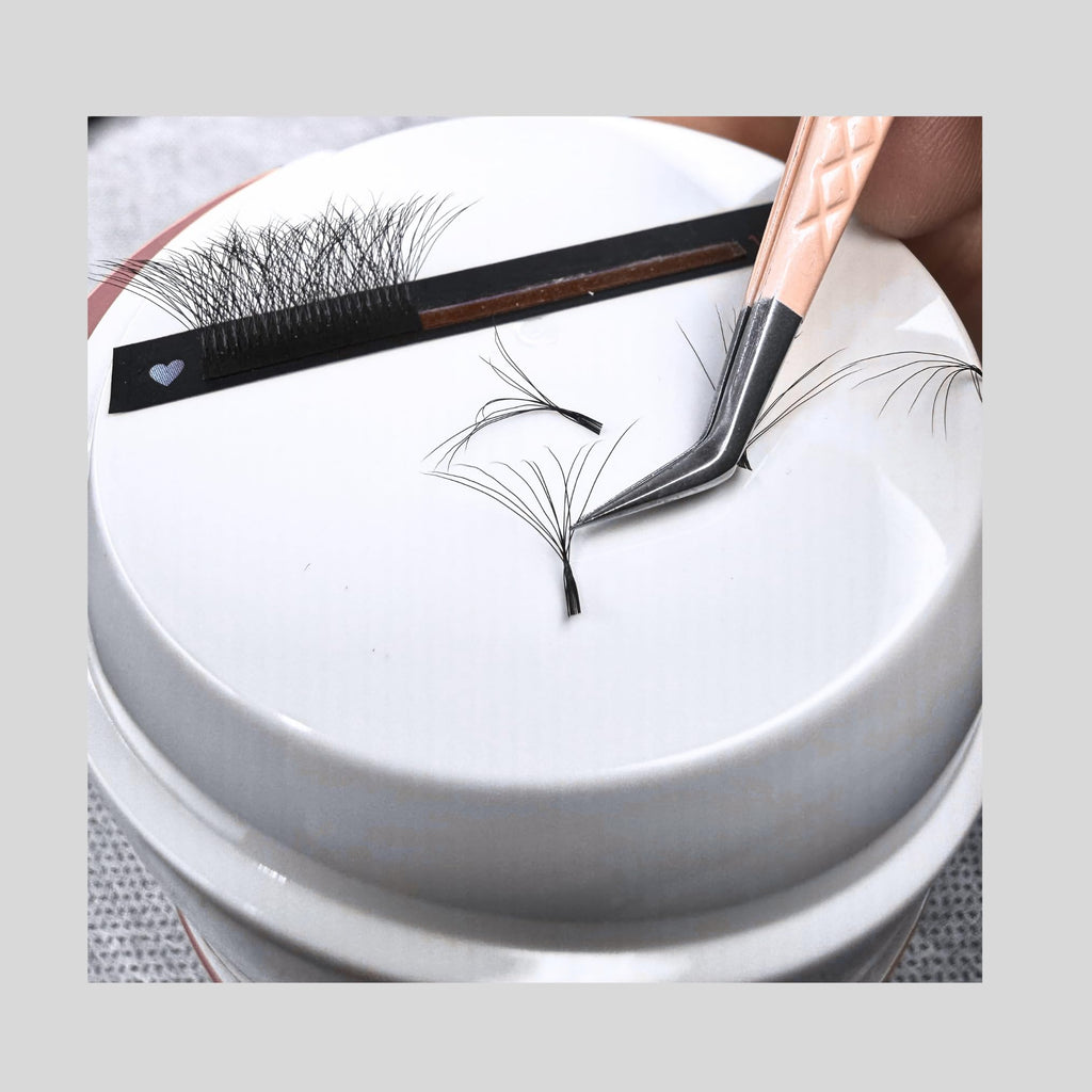 LLama Lashes Flofans – Pre-Made Volume Lash Fans | Easy Fan, Auto-Fanning, W Lash Style | 3D, 6D, 10D, XL10D | Mixed Length Lash Extensions in Black & Brown